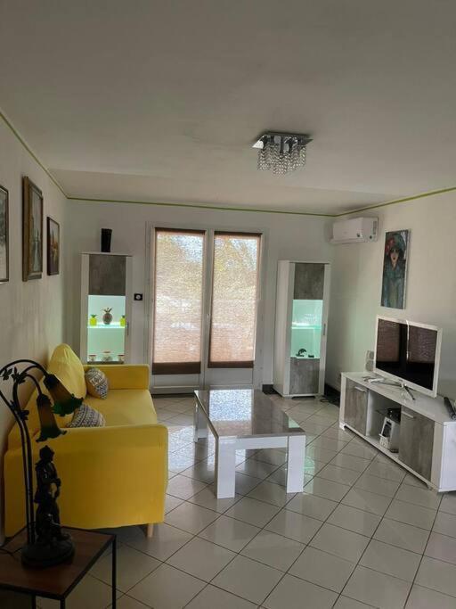 Duplex 1 Mn Plage De Trou D Eau Location A La Semaine Minimum La Saline Les Bains Exterior photo